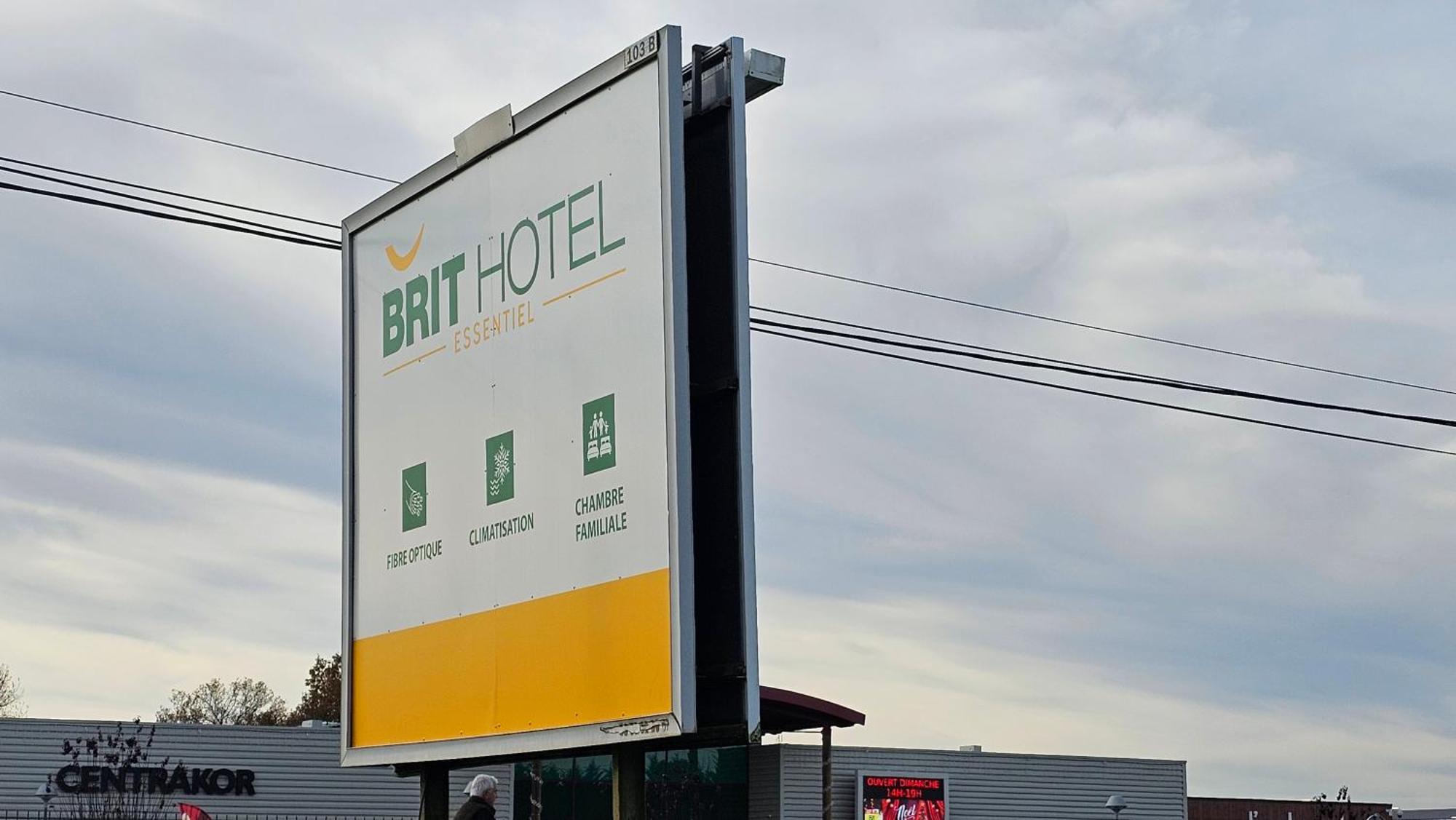 Brit Hotel Essentiel Pau Lescar Exterior photo