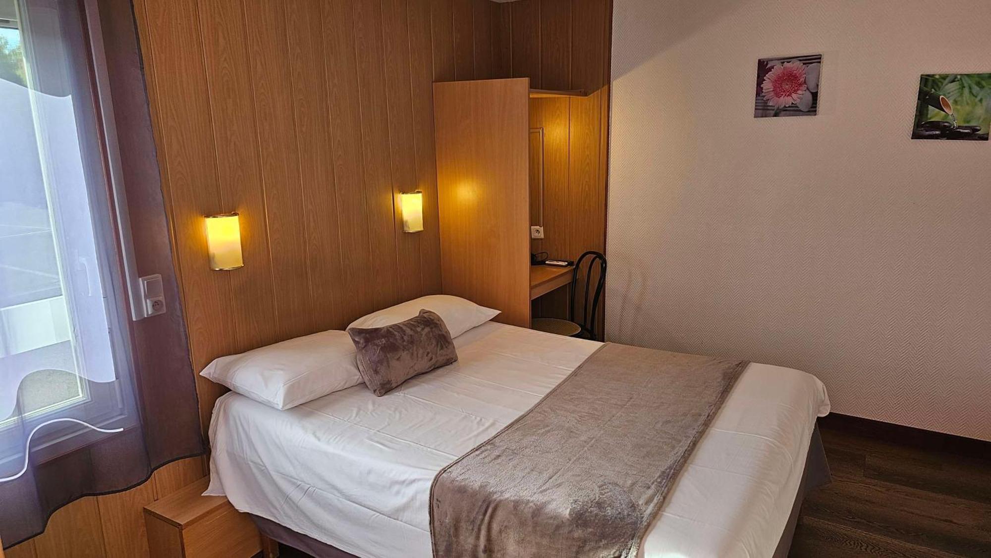 Brit Hotel Essentiel Pau Lescar Exterior photo
